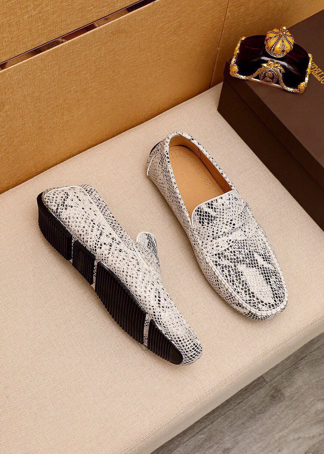 Men's Men's Shoes 💰: 460 💰💐 BV Men's Slip-on Shoes® [BOTTEGA VENETA] Official website counter new model, one-to-one mold opening ⚠Italian calfskin ➕Embossed ➕Cow 🐂 leather lining. Driving slip-ons, available at counters, sizes 38～44 (45🉑️customized)